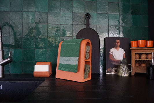 porte-serviettes et porte-savon Argela en cuisine
porte serviettes torchons Argela
collection d'objets en argile absorbante permettant de faire sécher beaucoup plus vite tout ce qui est humide : savon, textile, gant, torchon, serviettes, éponge...
fabrication française locale d'occitanie à Toulouse
Artisanat made in france