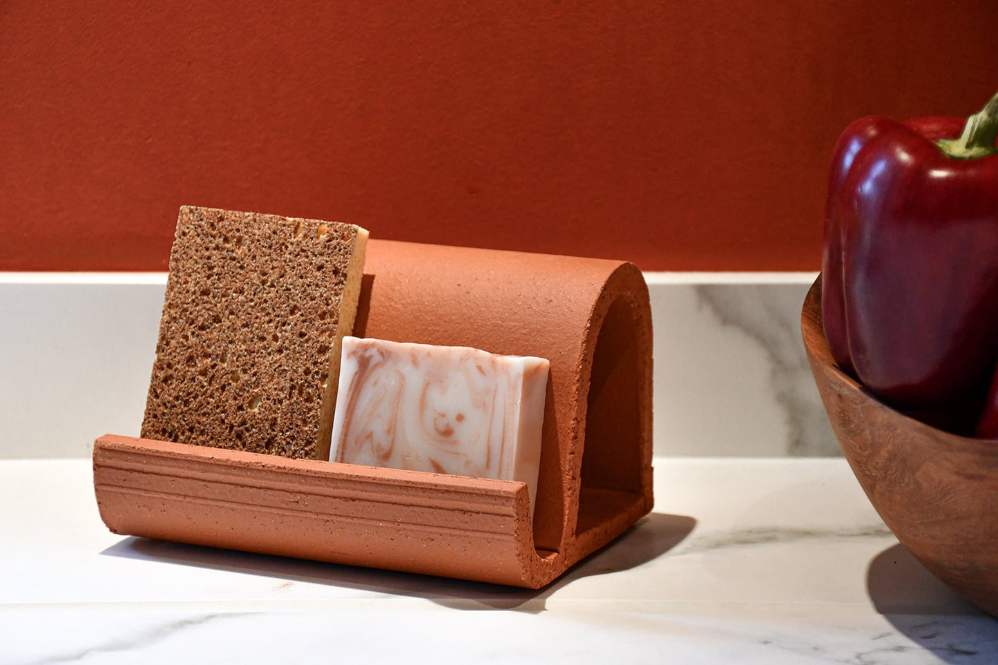porte-savon double Argela
collection d'objets en argile absorbante permettant de faire sécher beaucoup plus vite tout ce qui est humide : savon, textile, gant, torchon, serviettes, éponge...
fabrication française locale d'occitanie
Artisanat made in france