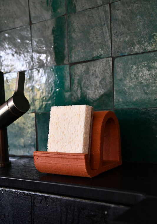 porte-savon Argela en cuisine chez Maison Makeba
collection d'objets en argile absorbante permettant de faire sécher beaucoup plus vite tout ce qui est humide : savon, textile, gant, torchon, serviettes, éponge...
fabrication française locale d'occitanie à Toulouse
Artisanat made in france