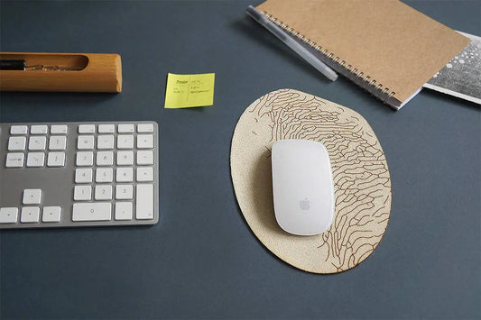 tapis de souris écru gravé au laser, inspiration fonds marins