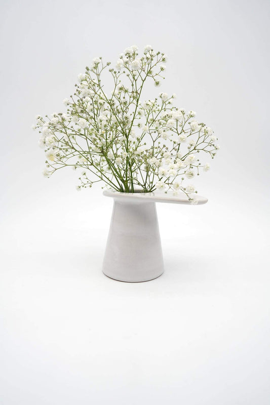 vase M chimera en grès tourné
vase chimera en grès tourné à la main de couleur blanche pouvant servir pour un bouquet de fleurs ou comme soliflore
production artisanale française à toulouse
made in france et occitanie
artianat et design engagé