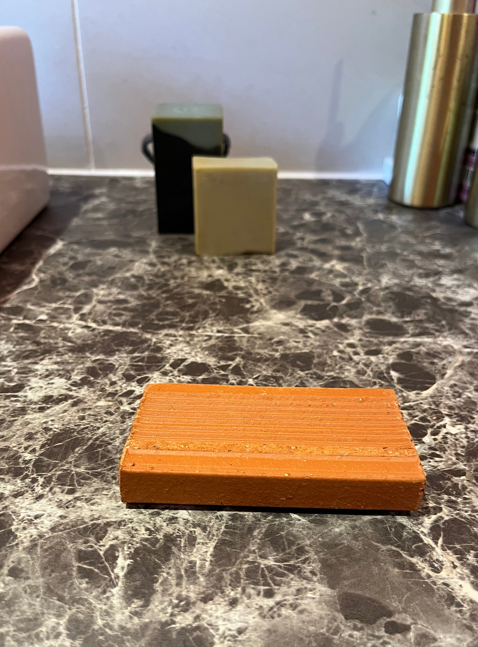 porte savon plat absorbant Argela pour petits espaces en salle de bain ou cuisine